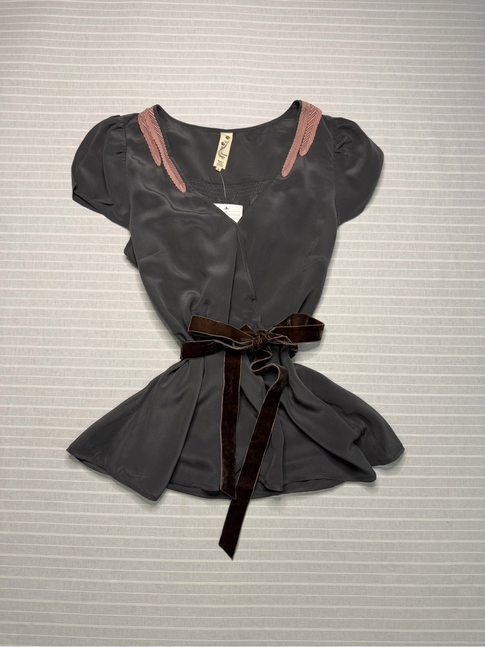 Floreat Charcoal Wrap Peplum Top – Size 6 🤎